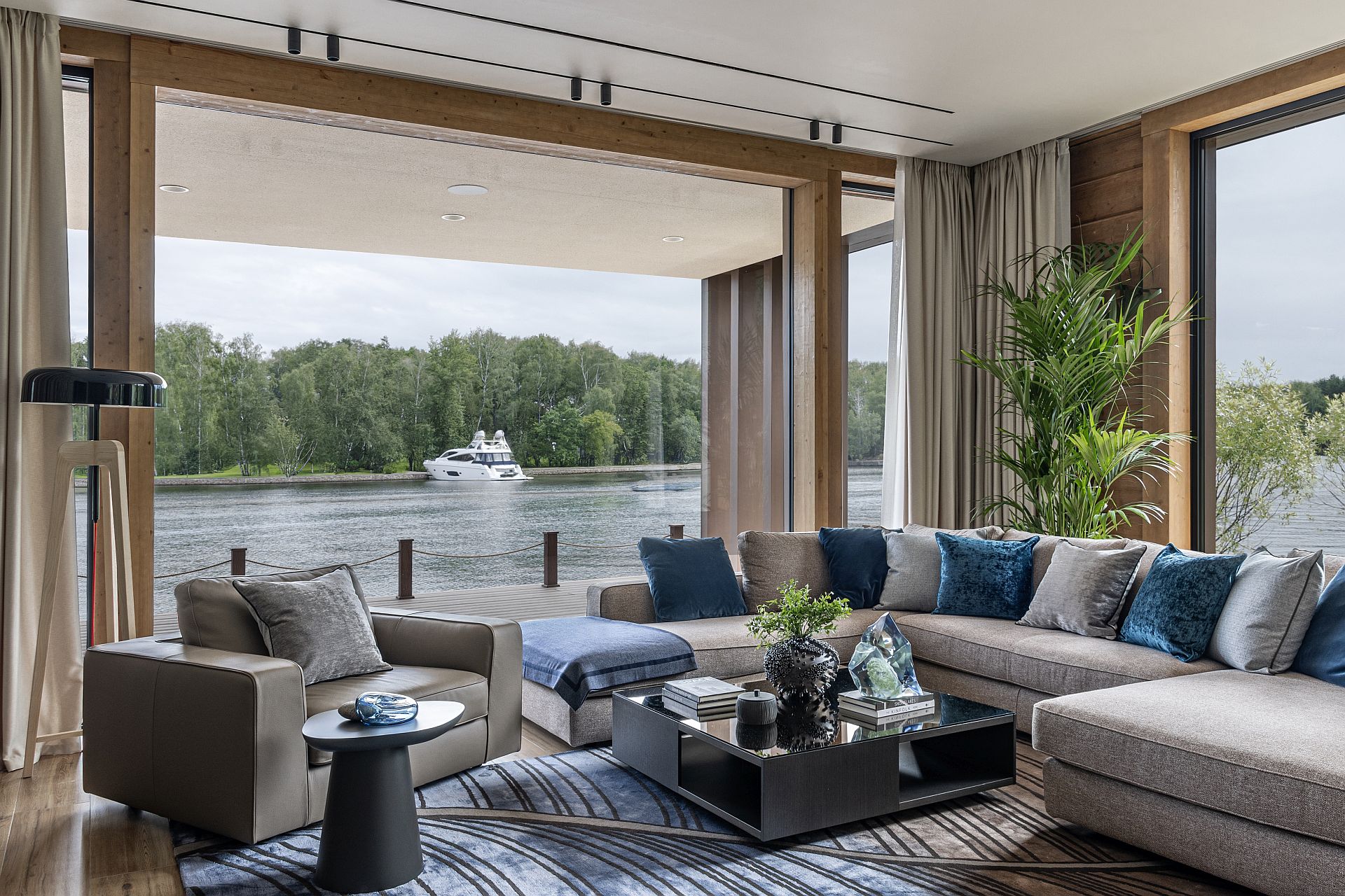 Анна Сахарова